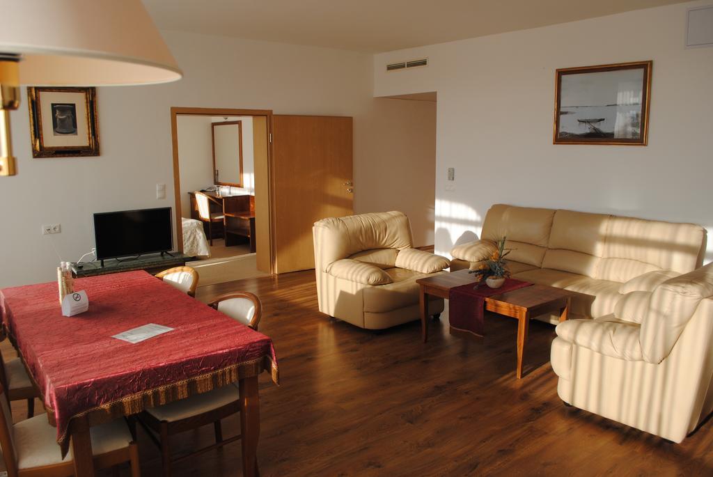 Hotel Claudius Szombathely Exteriör bild