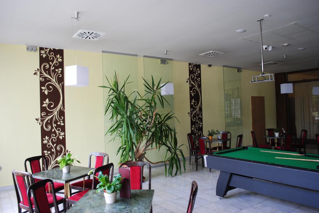 Hotel Claudius Szombathely Exteriör bild